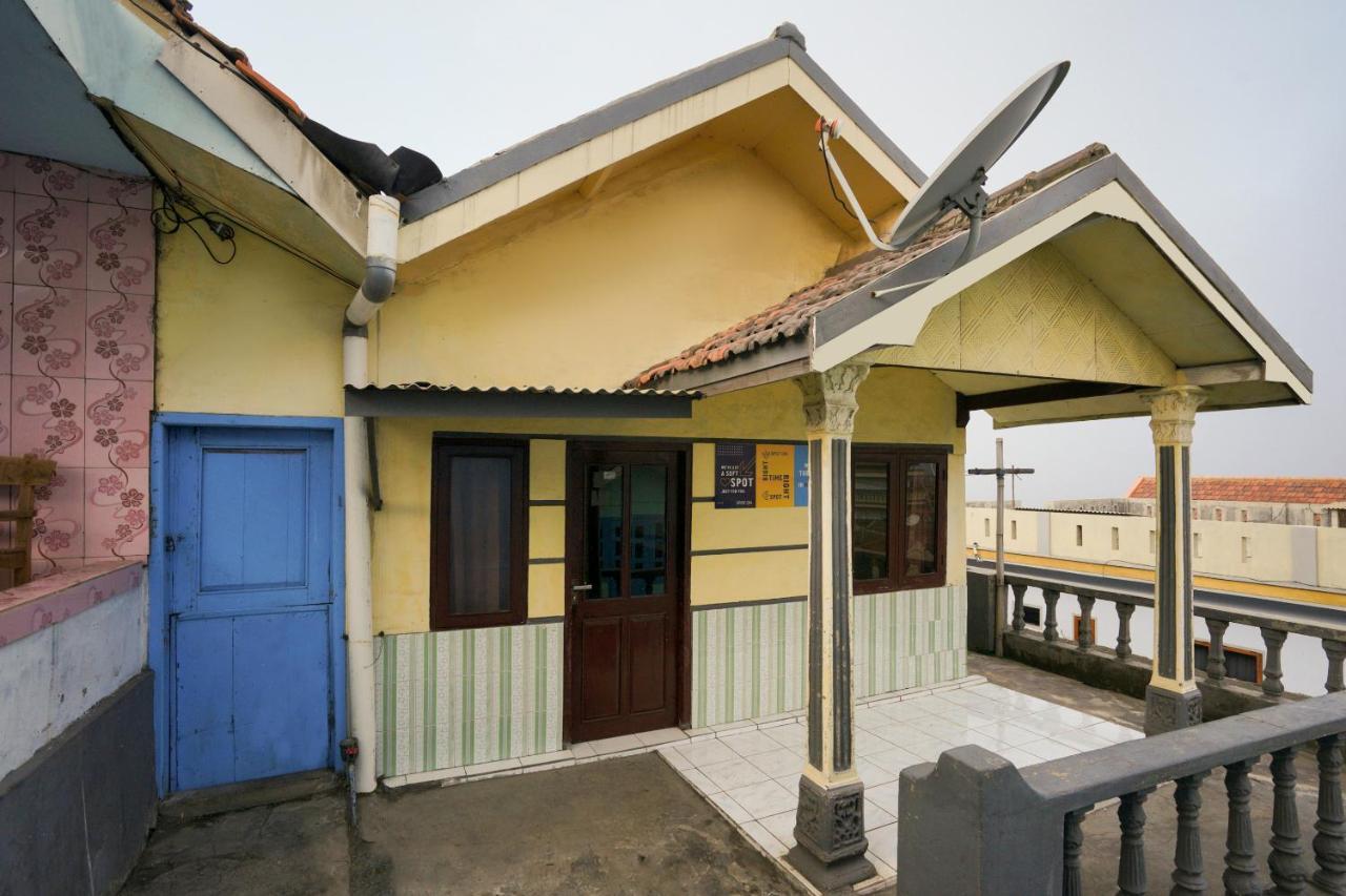 Spot On 2126 Bromo Indah Homestay 프로볼링고 외부 사진